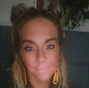 Meet your Posher, Holly